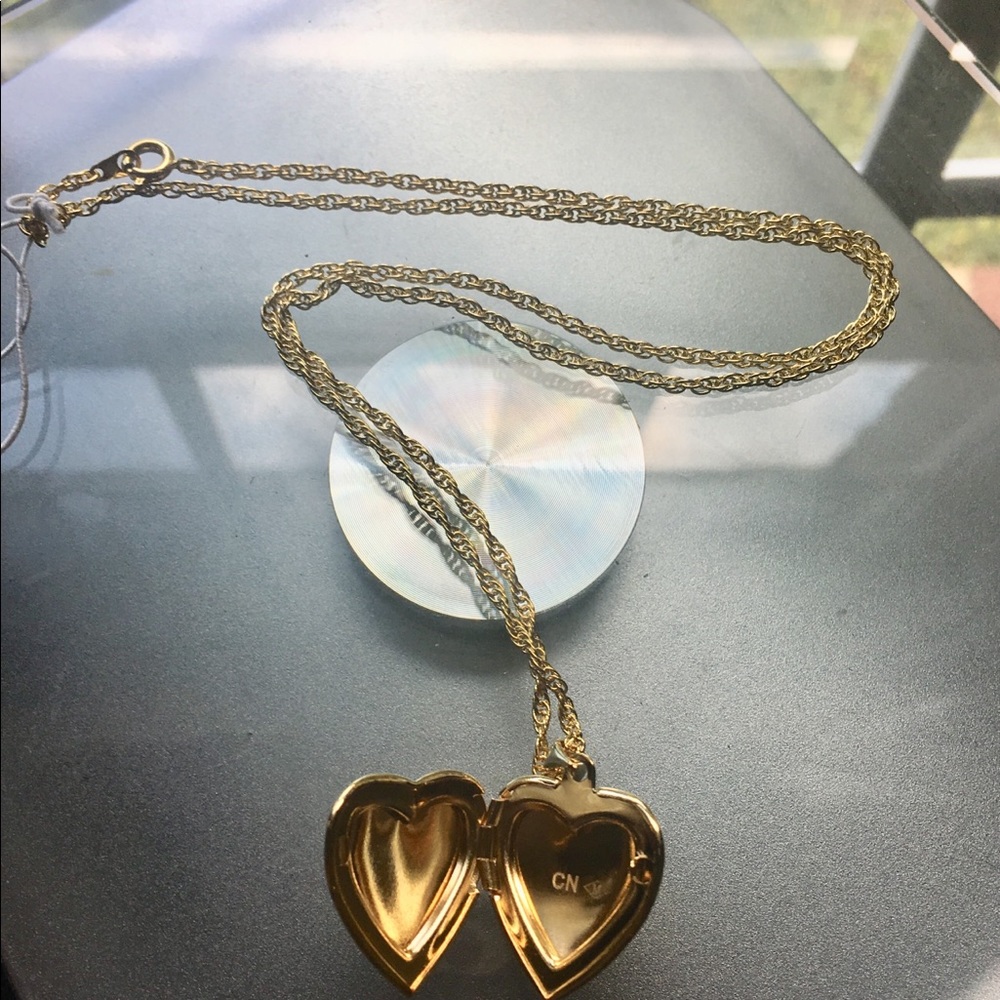 🛑Sold🛑Goldtone Lockett Necklace - Picture 2 of 3